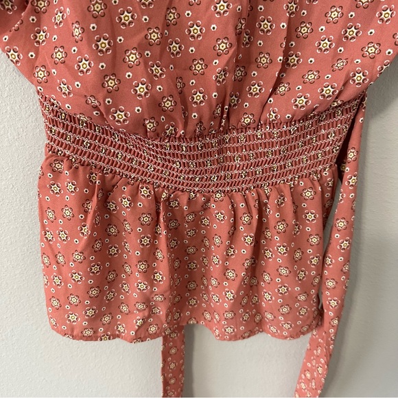 NWT Max Studio Clay/Floral Ruffle Sleeves V-Neck Tie Side Blouse Size XS - Picture 11 of 13